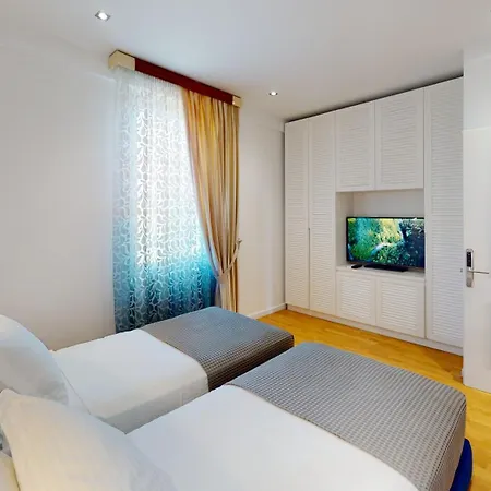 Luxury & Διαμέρισμα Shetaj